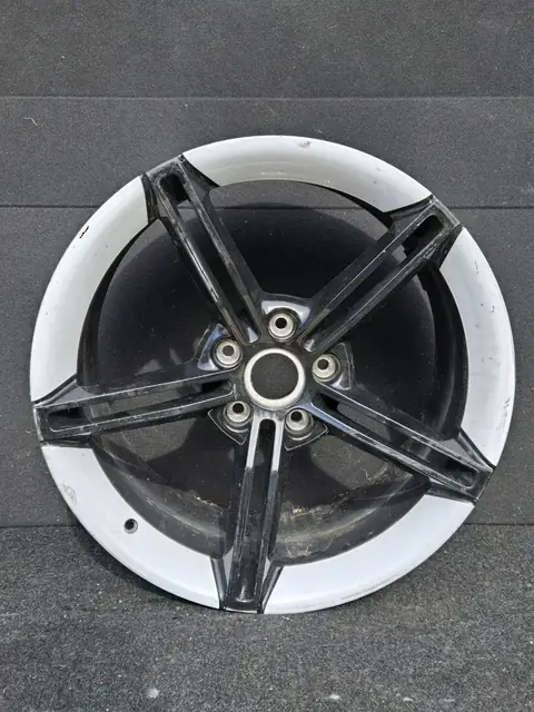 Porsche Taycan (J1), фото 1