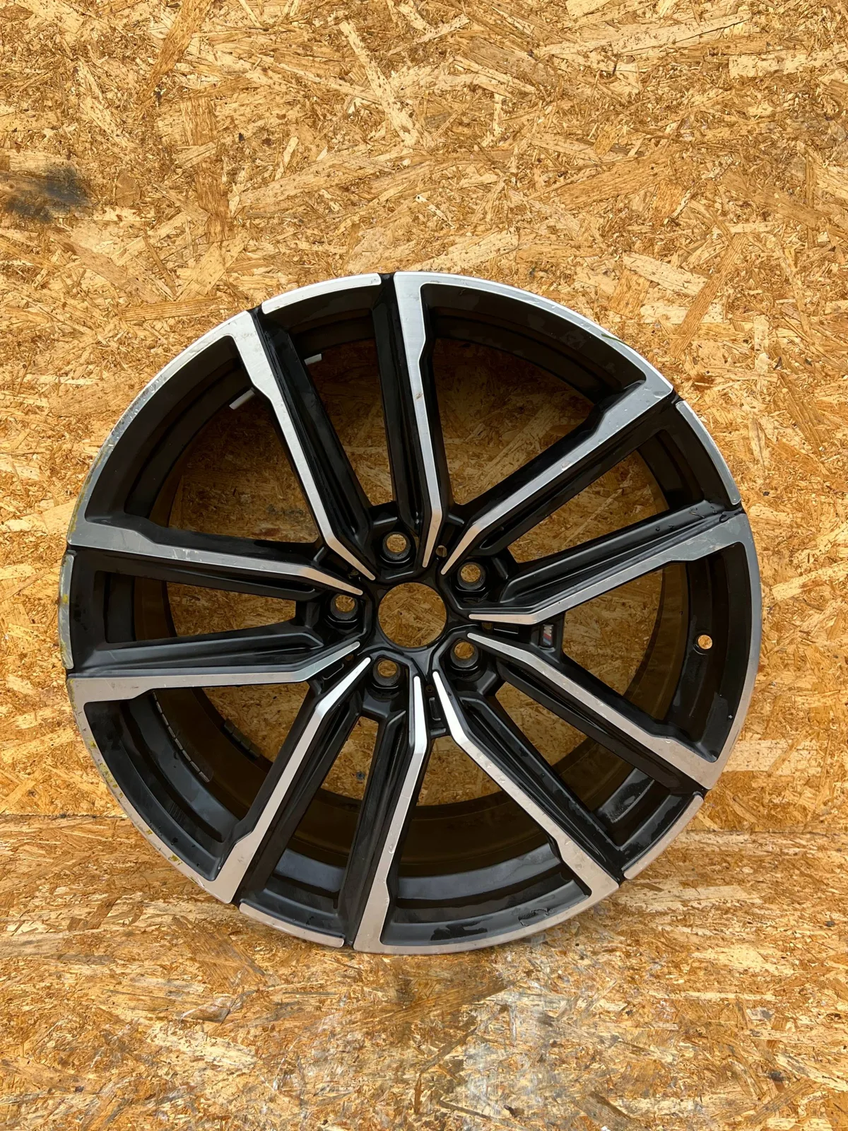 BMW № 1081 · R19 — 8747000